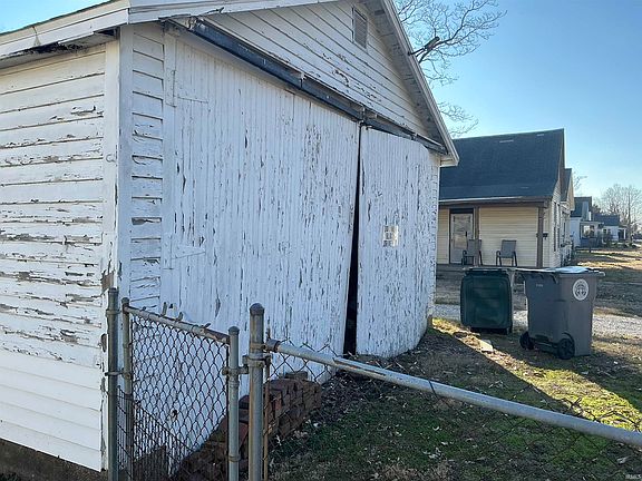 5th image of 201 S Willow Rd