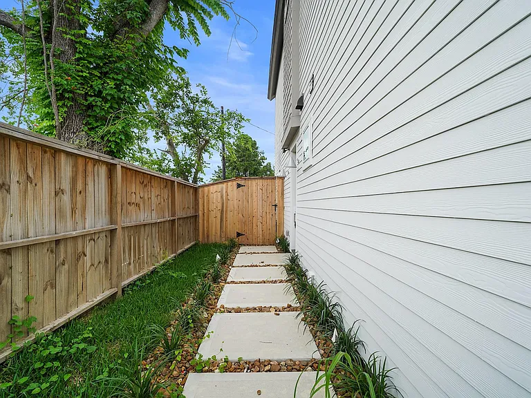 7504 Carver Rd #D — Photo 25