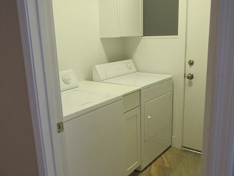 853 E Constitution Dr — Photo 19