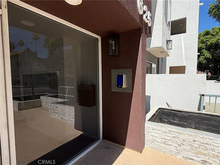 625 E Del Mar Blvd #208 — Photo 2