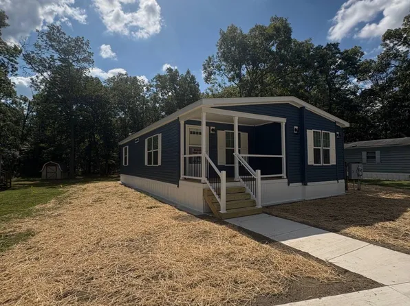 130 Chalet Ln, Vineland, NJ 08360