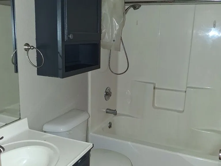 1010 N Elm St — Photo 6