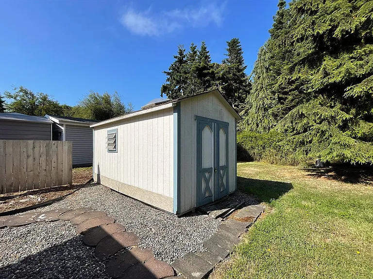 121 Ivy Ln — Photo 52