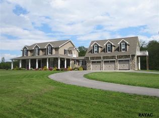 315 Glenwood Dr, Gettysburg, PA 17325