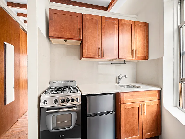 305 E 105th St #2D — Photo 2