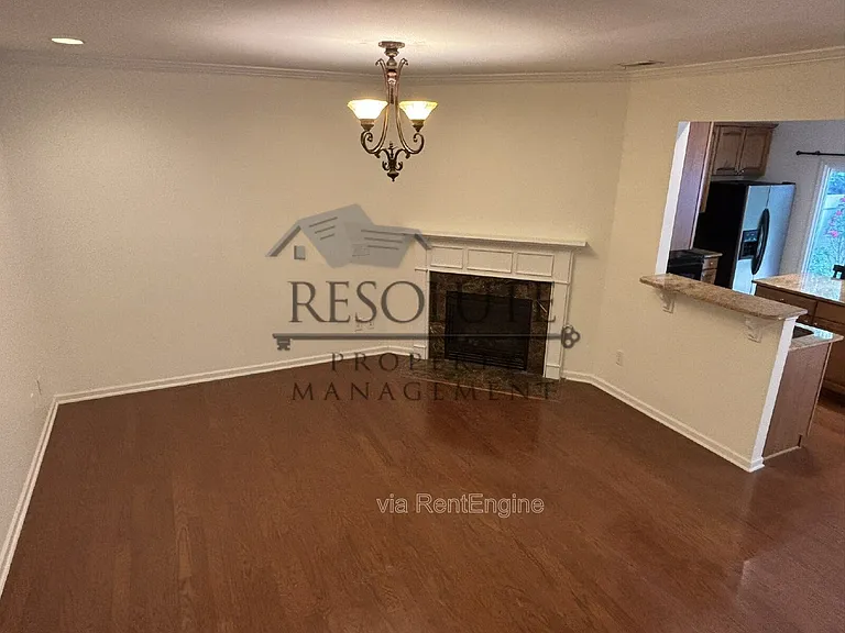 318 Anterbury Dr — Photo 7