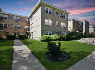 4635 Main St APT 2A, Skokie, IL 60076