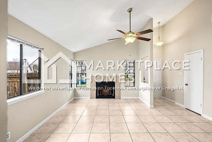 1001 Greenbriar Loop — Photo 4