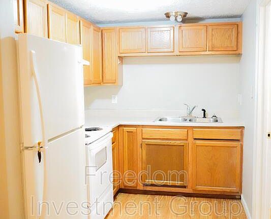 2nd image of 2428 Belvedere Ave APT 12