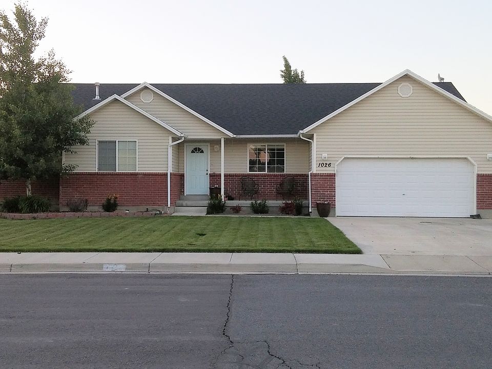 1st image of 1026 W Woods Dr