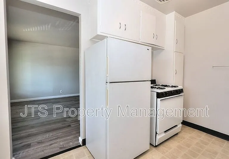 4439 V St #5 — Photo 26