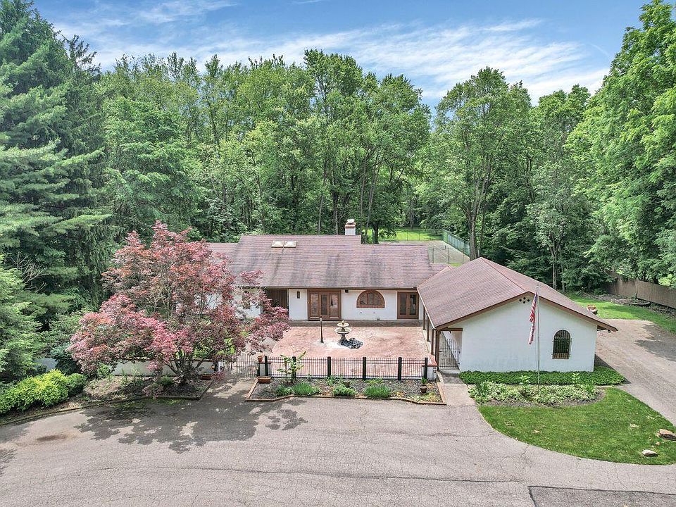 1st image of 71 Denison Dr
