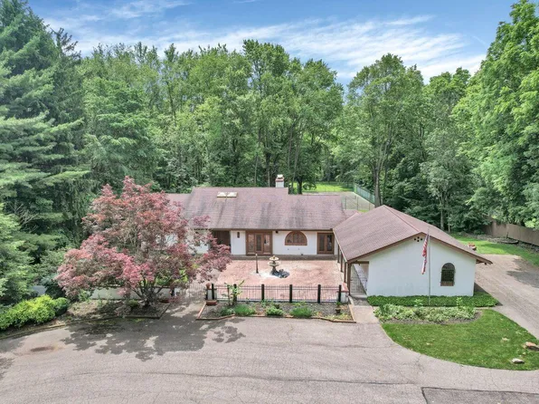 71 Denison Dr, Granville, OH 43023
