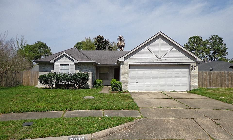 1st image of 9010 Crescent Moon Dr