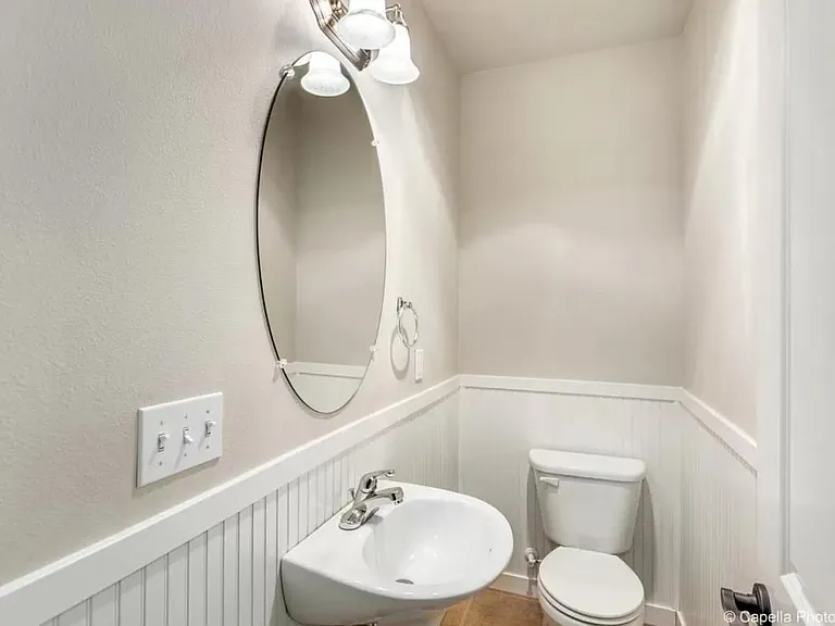 410 NE Patricia Ann Pl — Photo 13
