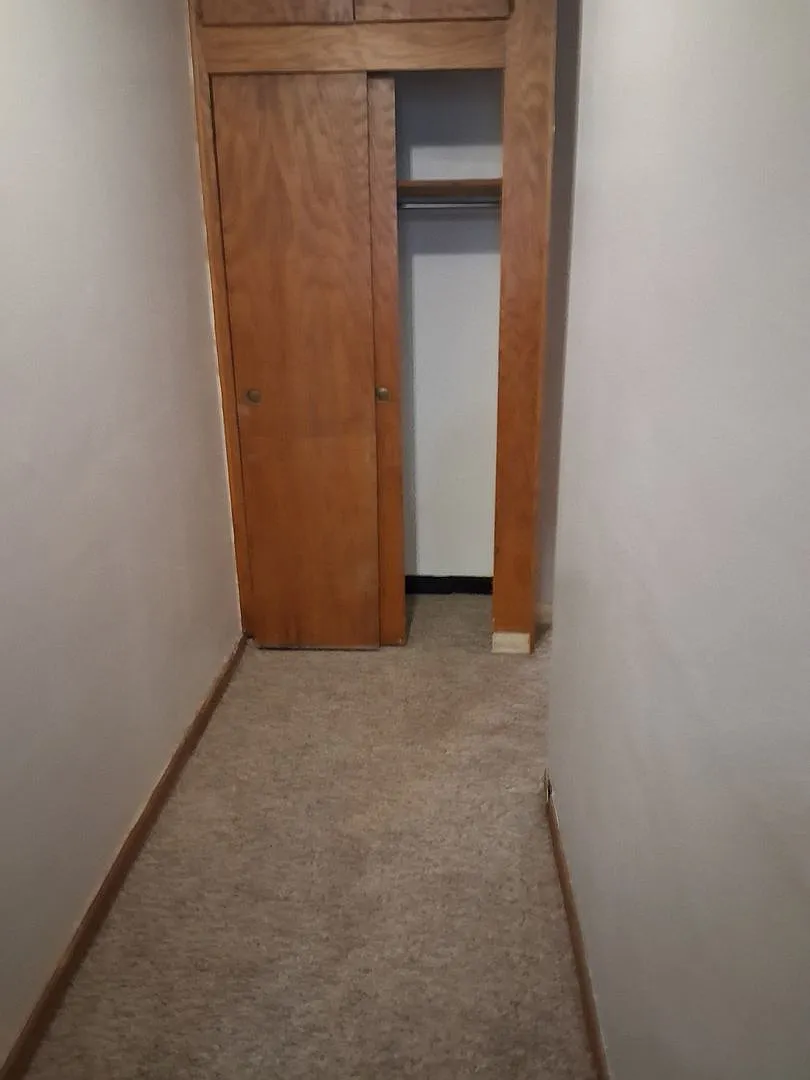 1 Bedroom 1 Bath In Maplewood Heat Included — Photo 4