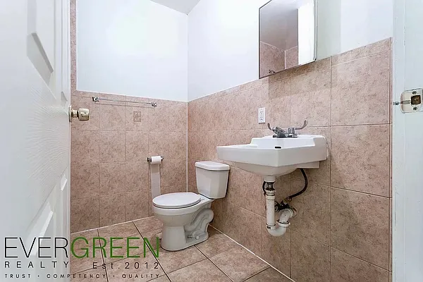 Rented by Safdie Realty Group | media 28