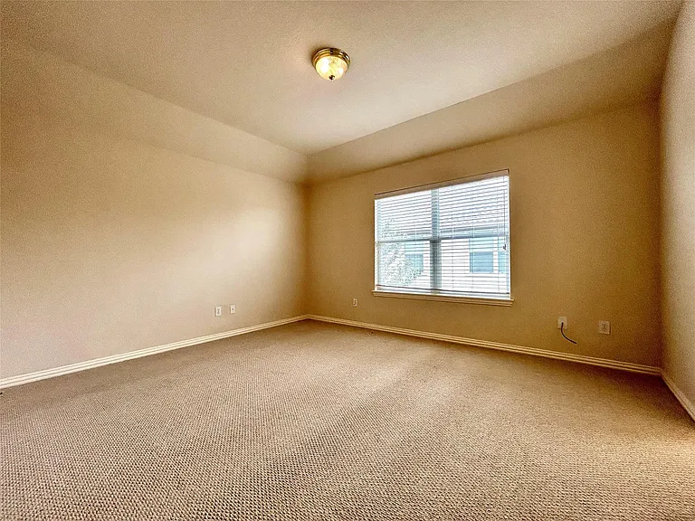 2516 Brittany Lakes Dr — Photo 19