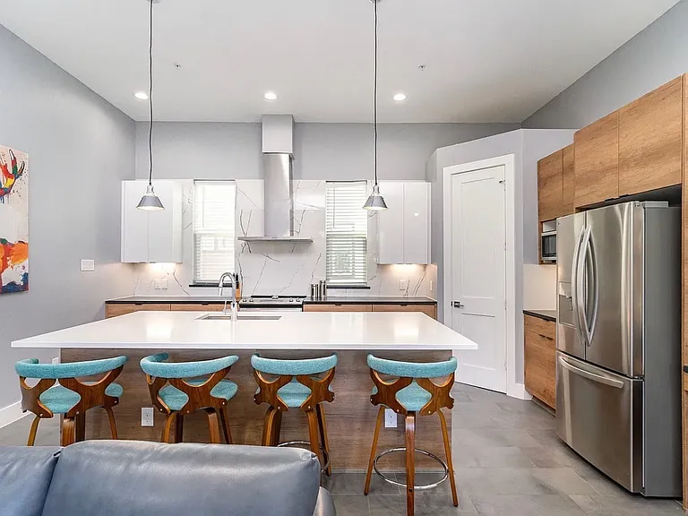 2239 Lovedale Ave — Photo 11
