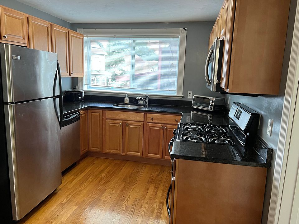 Full kitchen