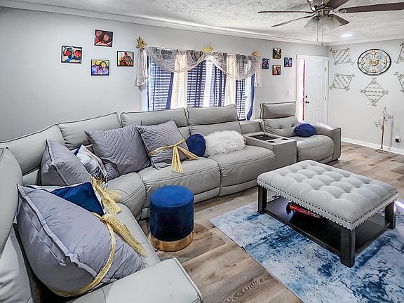 4th image of 1105 Peacock St
