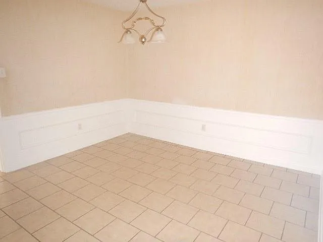 340 Woodmont St — Photo 6