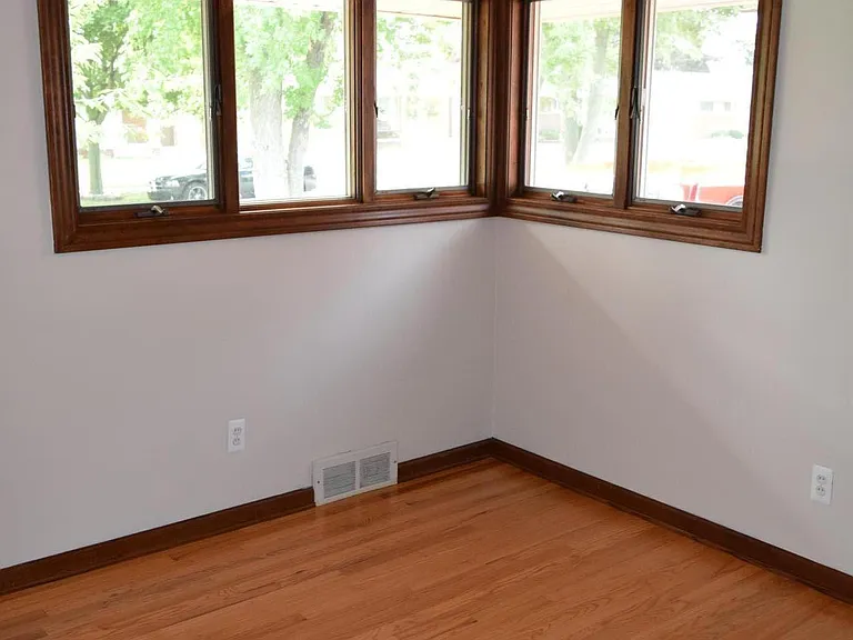 2459 Medford St — Photo 35