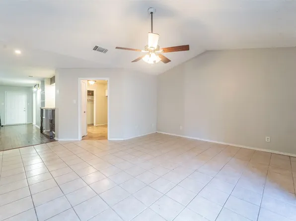 5517 Stoney Glen Dr, Mesquite, TX 75150