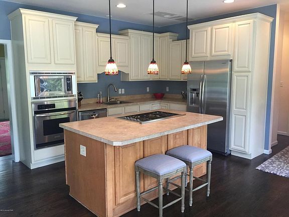 3rd image of 335 Joanne Ct