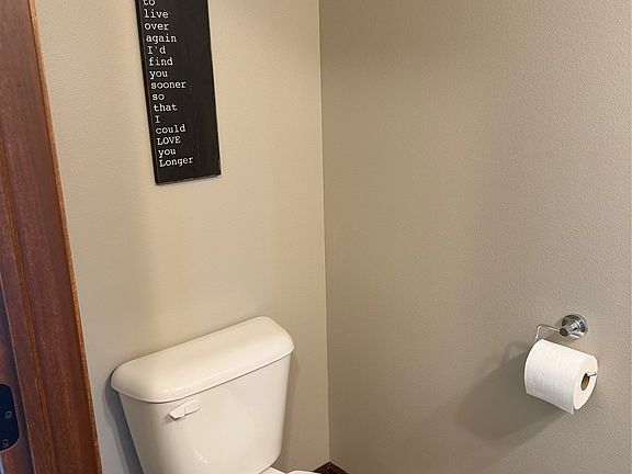4th image of 332 Aspen Dr NW