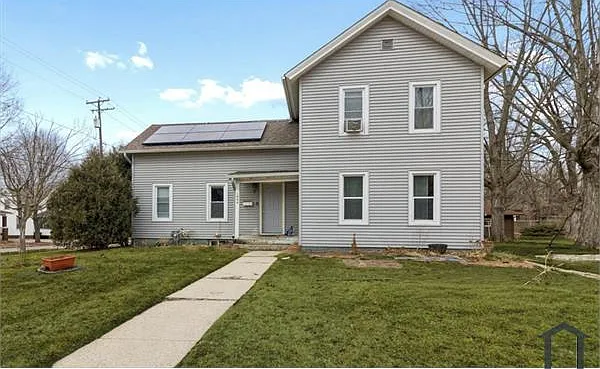 1404 Benton St — Photo 5