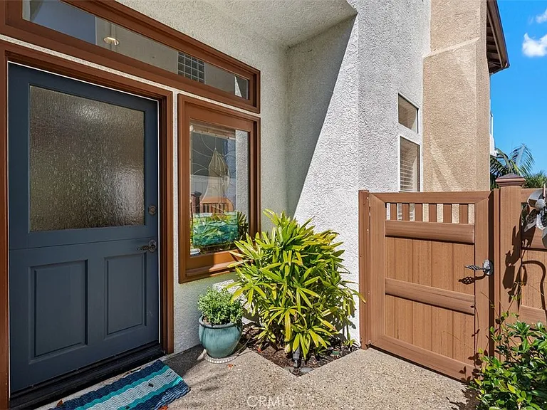 33722 Bridgehampton Dr — Photo 3