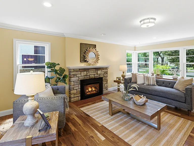 Another living area photo