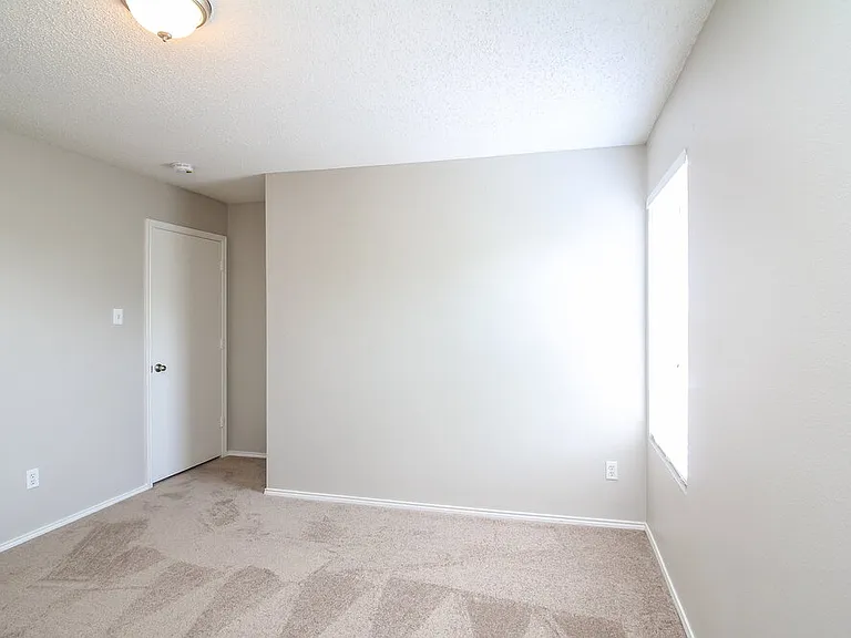 8737 Hunters Point Way — Photo 12