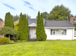 11 Sherwood Rd, West Hartford, CT 06117