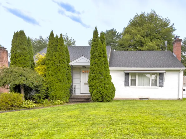 11 Sherwood Road, West Hartford, CT 06117