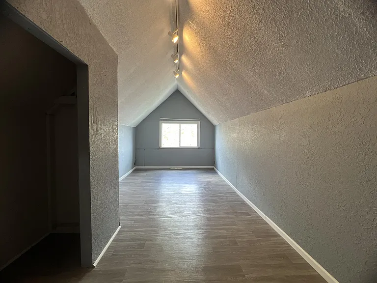 2230 Francis St — Photo 12