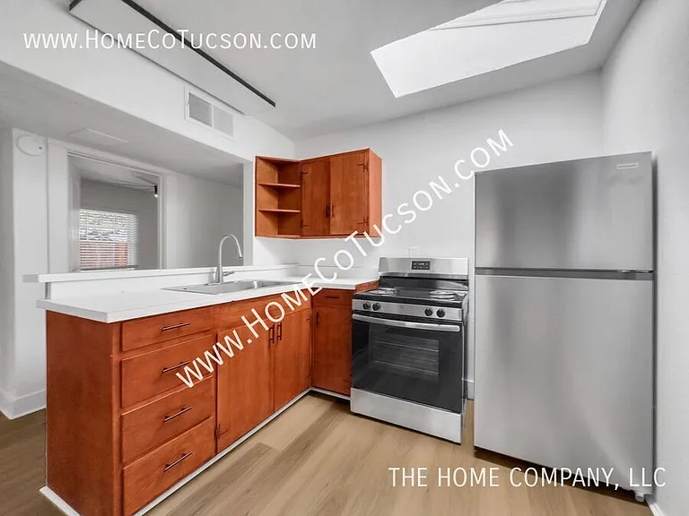 2425 N Goyette Ave #A — Photo 5