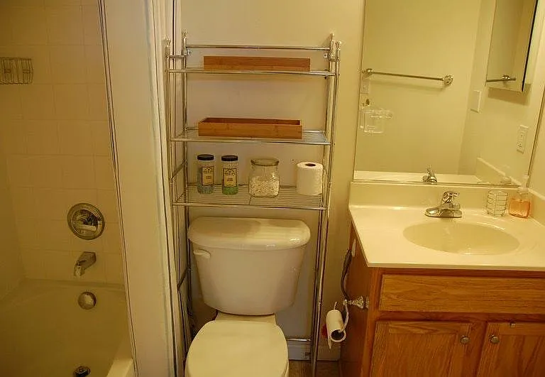 Basement full bathroom (Private)