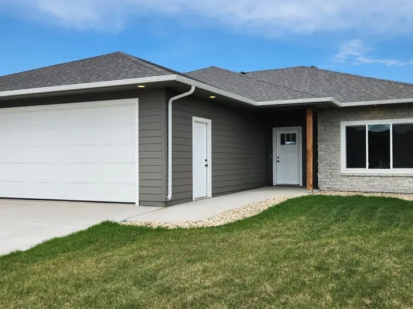 814 Johnson Creek Ct, Harrisburg, SD 57032