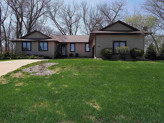 2nd image of 810 E Saint Andrews Cir