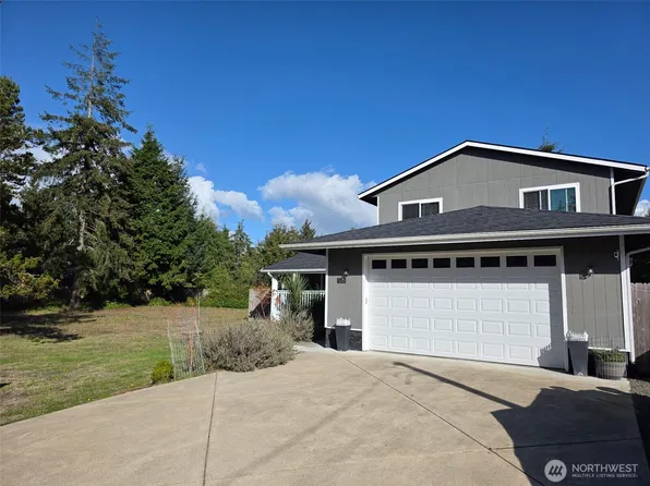 578 Meadow Avenue NE, Ocean Shores, WA 98569