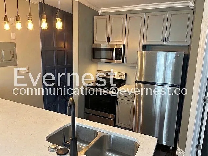 112 Hanford St #B — Photo 3