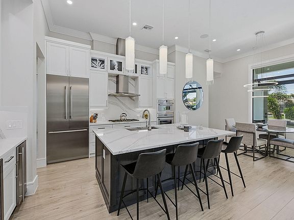 3rd image of 1632 Barbarosa Ct