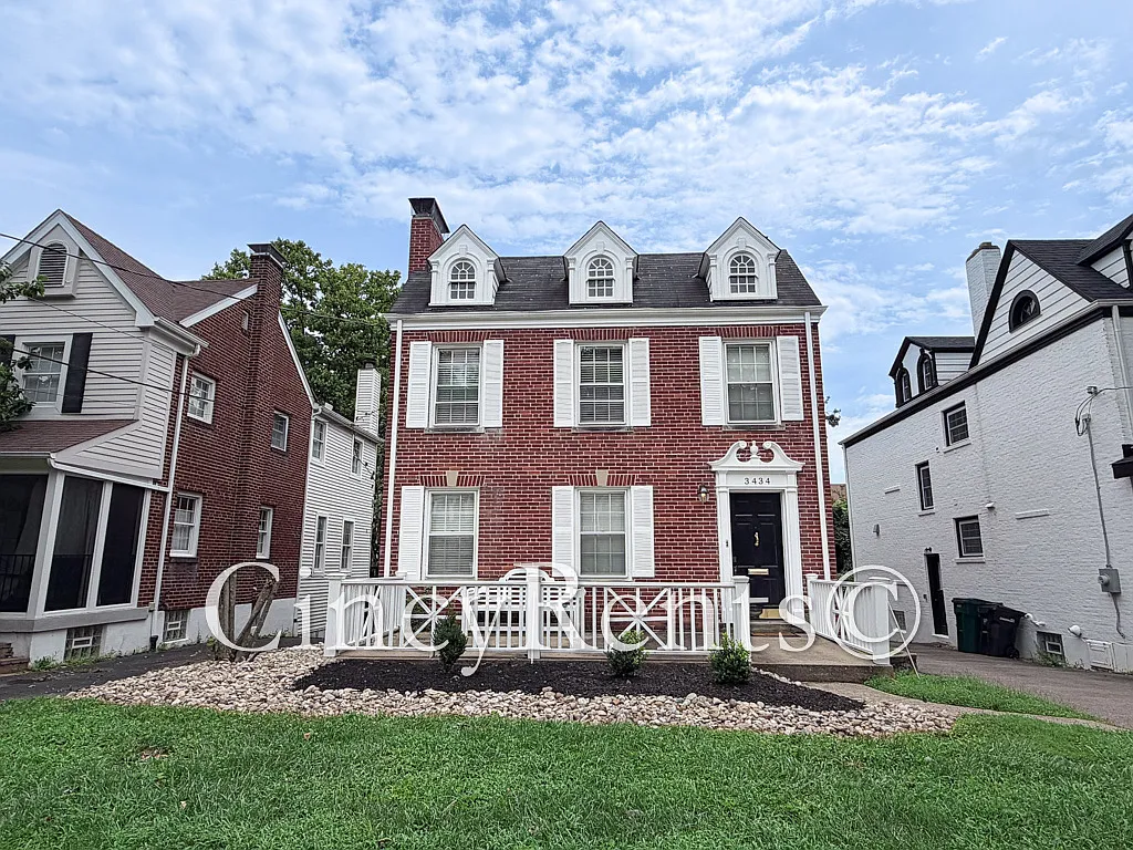 Beautiful 2 bedroom 1 bathroom Apartment Home -3434 Ault View Ave - Updated Kit and Bath- Hw Floo... — Photo 1