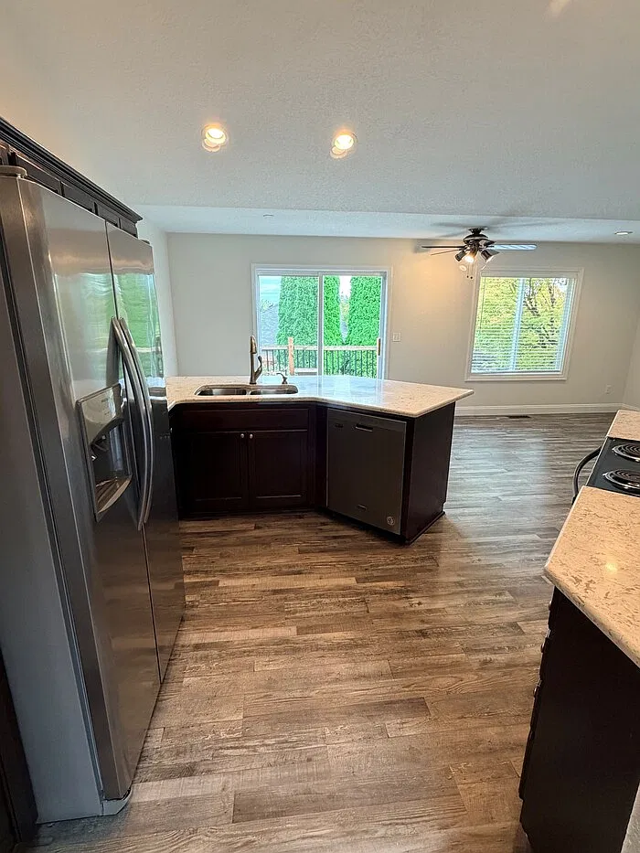 3 bed, 2.0 bath, 1544 sqft, $3,195 — Photo 4