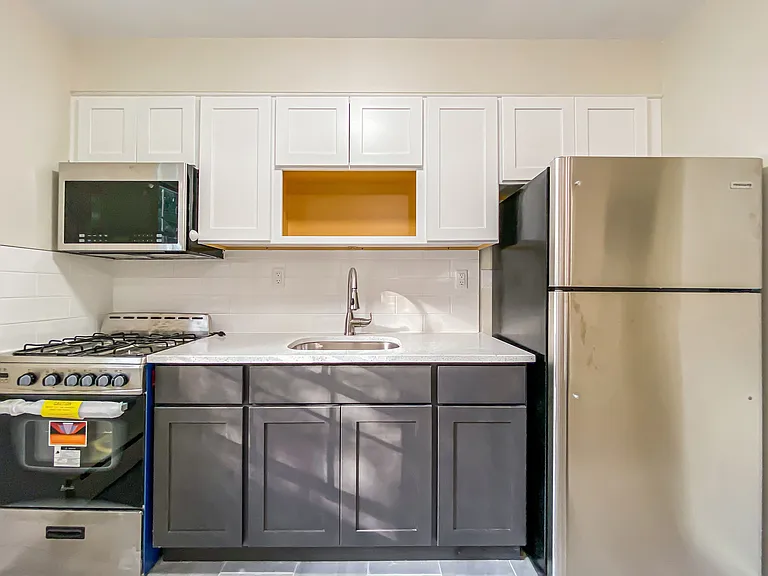 585 Center St #A — Photo 4