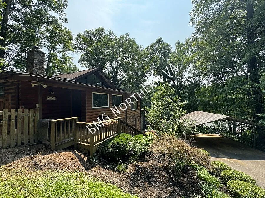 Coming Soon! Unique 2 Bed 2 Bath Lake House With Private Floating Dock In Lake Jackson Hills — Photo 1