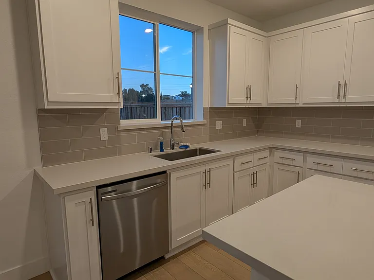 138 W Adriana Dr — Photo 3