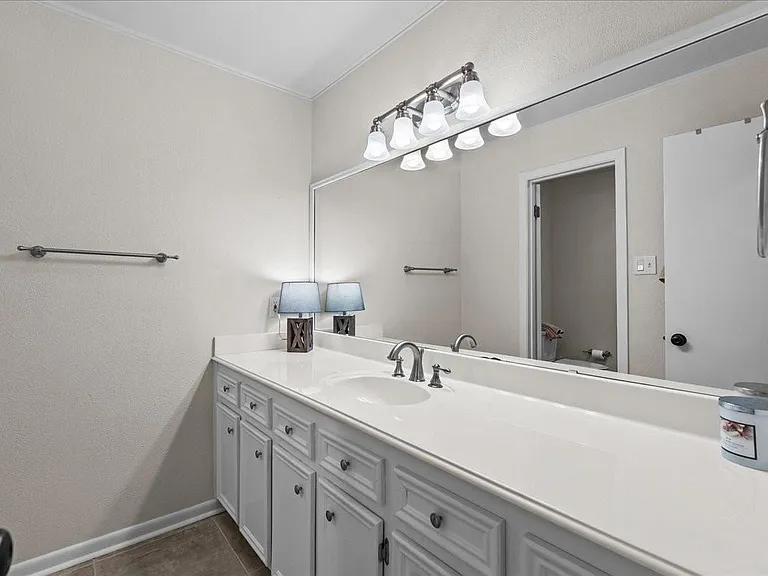 1626 Lake Bluff Dr — Photo 13